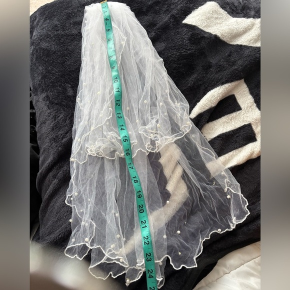 Vintage White Bridal Veil with Pearl Accents - Picture 7 of 10
